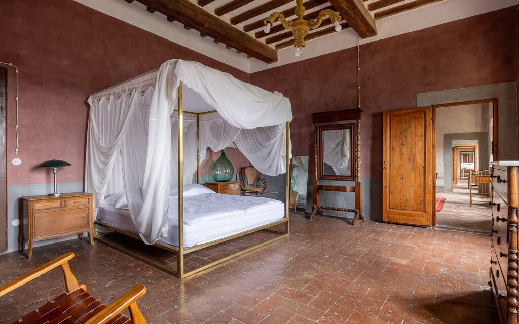 Villa Il Casalino, Florentine Hills with Pool: Autumn, Bedroom, Spring, Summer