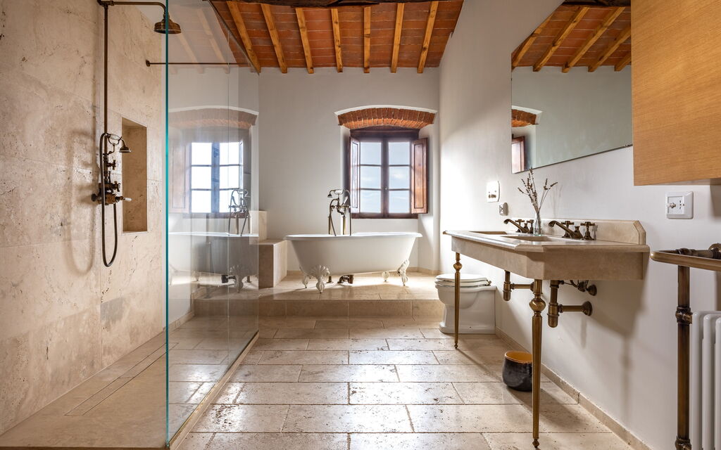 Villa Il Casalino, Florentine Hills with Pool: Autumn, Bathroom, Spring, Summer