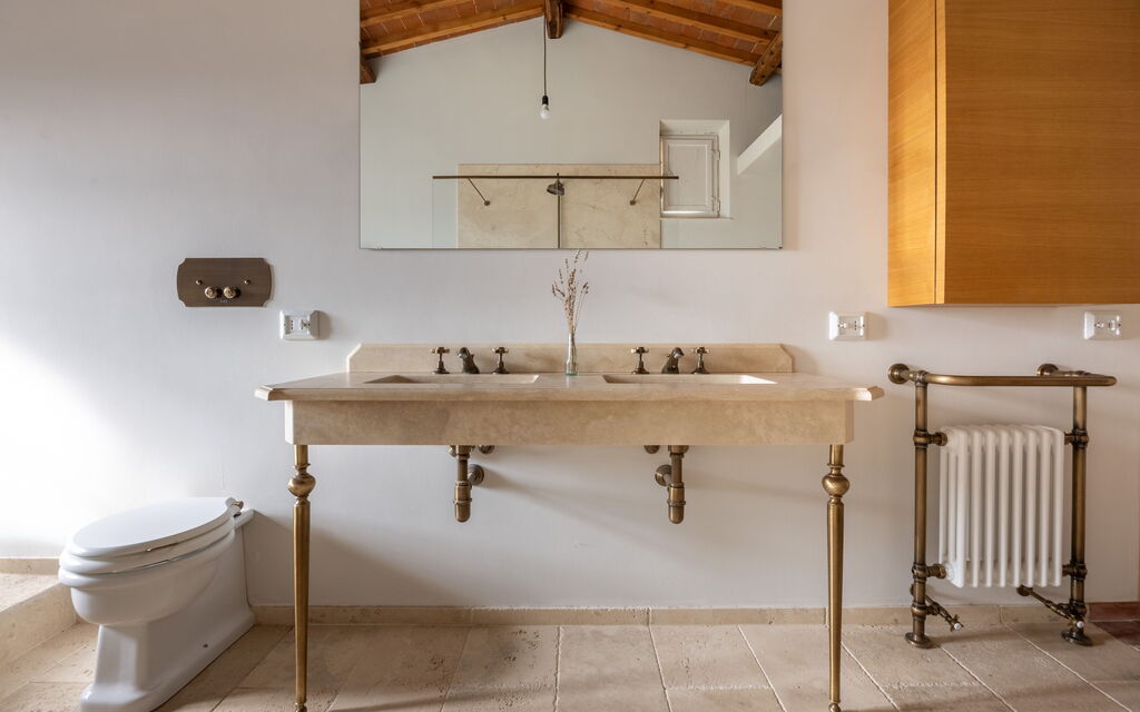 Villa Il Casalino, Florentine Hills with Pool: Autumn, Bathroom, Spring, Summer