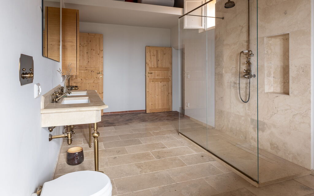 Villa Il Casalino, Florentine Hills with Pool: Autumn, Bathroom, Spring, Summer