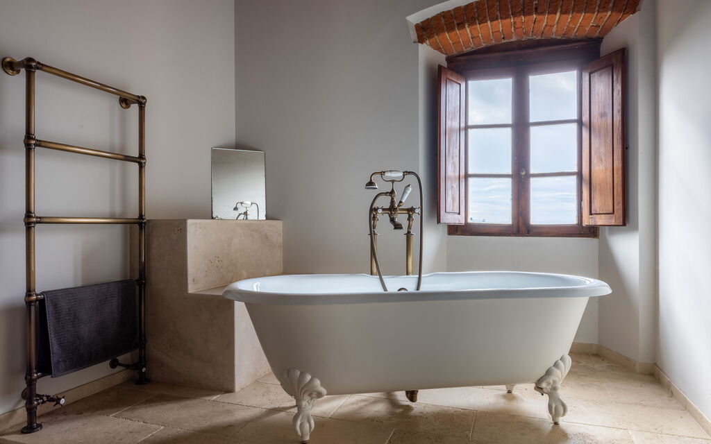 Villa Il Casalino, Florentine Hills with Pool: Autumn, Bathroom, Spring, Summer