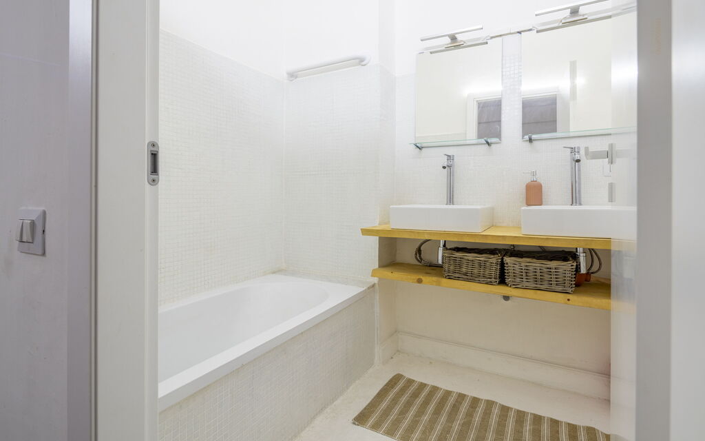 La Casa di Bruno, Terrace, in the Heart of Genova: Autumn, Bathroom, Spring, Summer