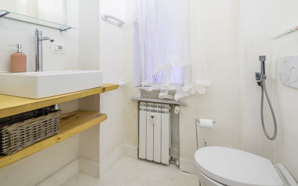 La Casa di Bruno, Terrace, in the Heart of Genova: Autumn, Bathroom, Spring, Summer