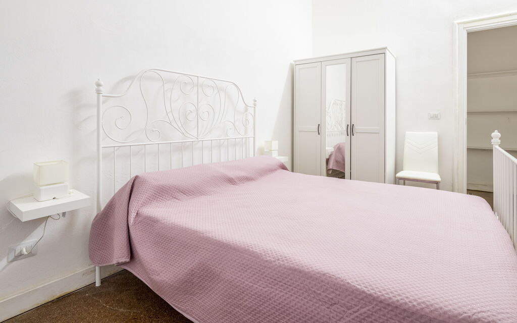 La Casa di Bruno, Terrace, in the Heart of Genova: Bedroom