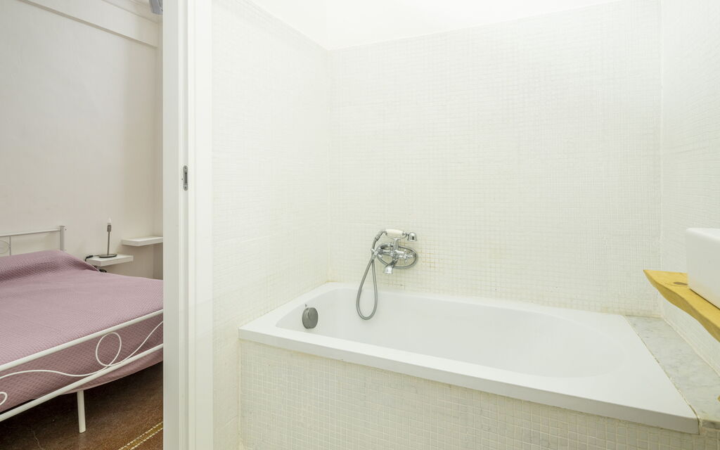 La Casa di Bruno, Terrace, in the Heart of Genova: Autumn, Bathroom, Spring, Summer