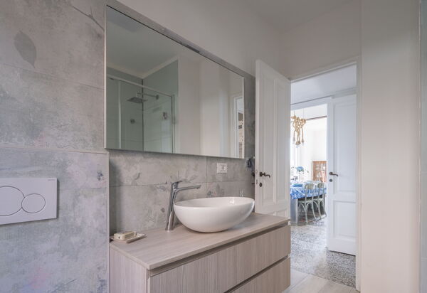 Focaincontromano Seaview, Genova: Autunno, Bagno, Estate, Primavera