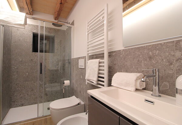 Villa Dolce Bacio, Pool and Spa, Valdobbiadene: Autunno, Bagno, Estate, Primavera