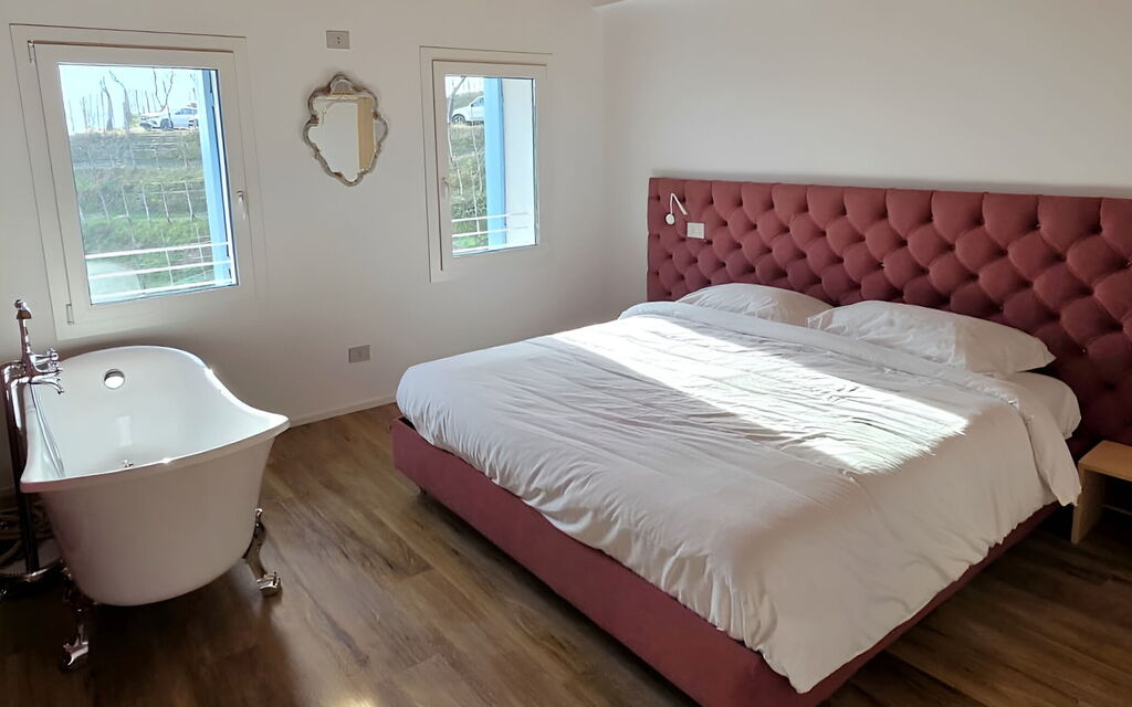 Villa Dolce Bacio, Pool and Spa, Valdobbiadene: Autunno, Camera da letto, Estate, Primavera