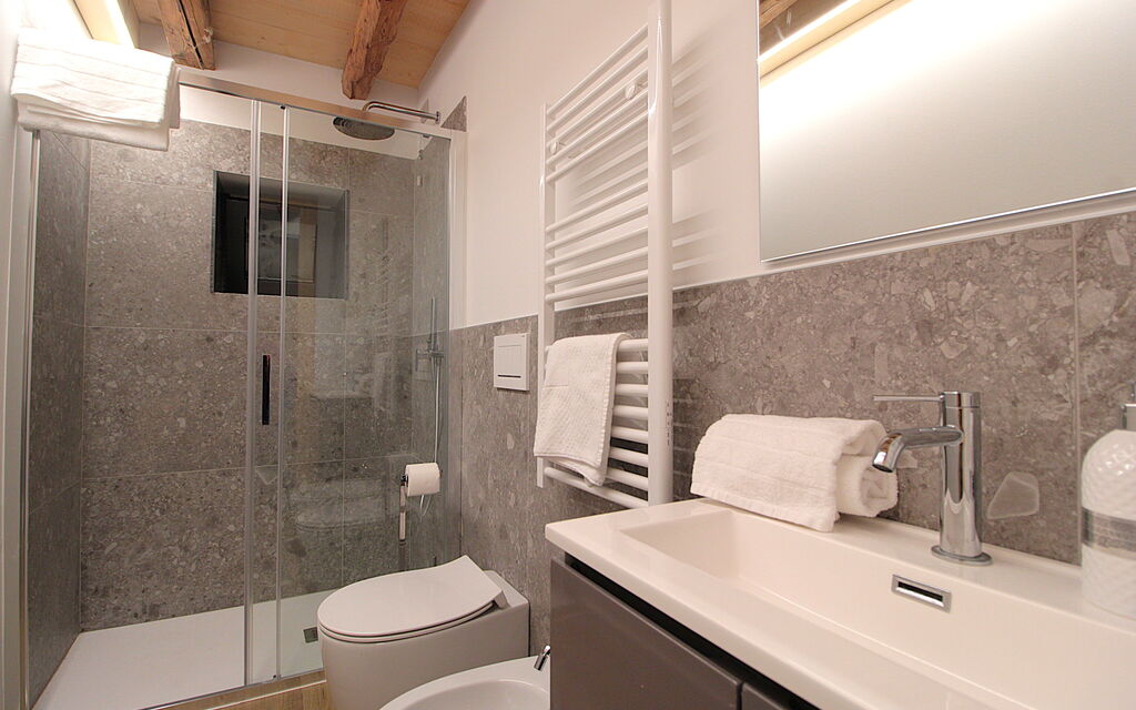 Villa Dolce Bacio, Pool and Spa, Valdobbiadene: Autunno, Bagno, Estate, Primavera