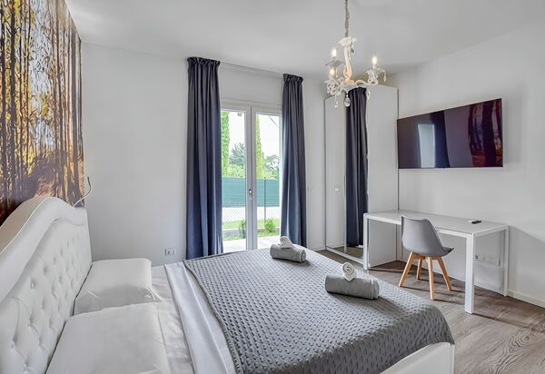 Villa Dolce Bosco with Pool, Valdobbiadene: Autumn, Bedroom, Spring, Summer