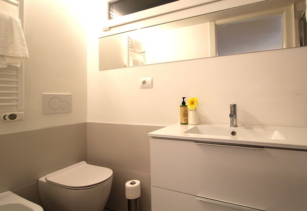 Villa Dolce Bosco with Pool, Valdobbiadene: Autumn, Bathroom, Spring, Summer