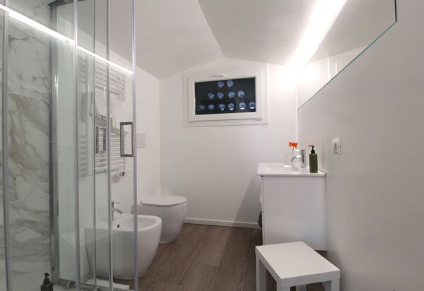 Villa Dolce Bosco with Pool, Valdobbiadene: Autumn, Bathroom, Spring, Summer