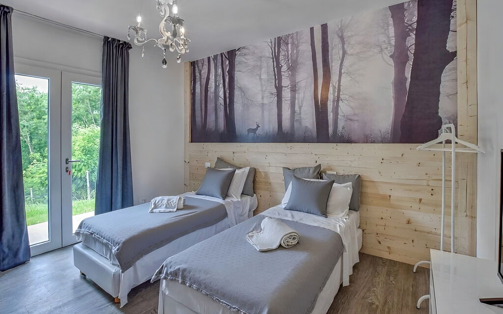 Villa Dolce Bosco with Pool, Valdobbiadene: Autunno, Camera da letto, Estate, Primavera