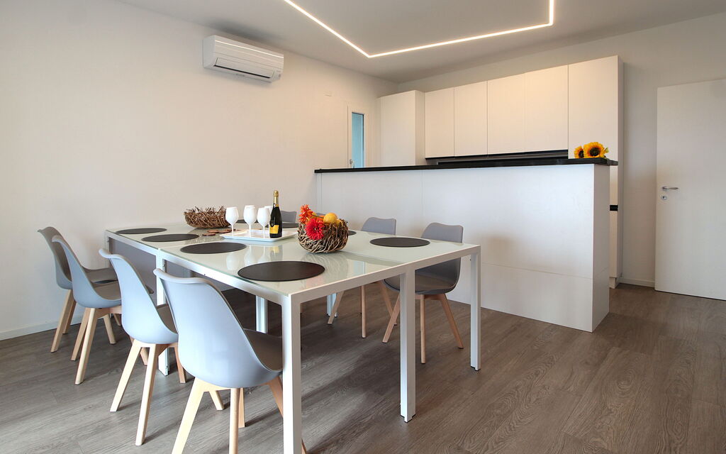 Villa Dolce Bosco with Pool, Valdobbiadene: Autunno, Cucina, Estate, Primavera