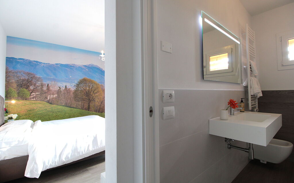 Villa Dolce Bosco with Pool, Valdobbiadene: Autunno, Camera da letto, Estate, Primavera