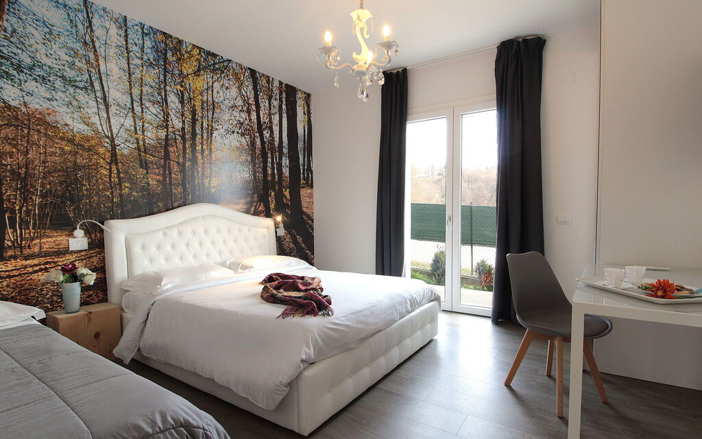 Villa Dolce Bosco with Pool, Valdobbiadene: Autunno, Camera da letto, Estate, Primavera