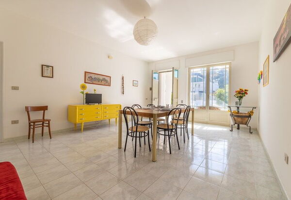 Villetta Bluette, Marina di Mancaversa: Autunno, Estate, Inverno, Primavera, Sala da pranzo, Soggiorno