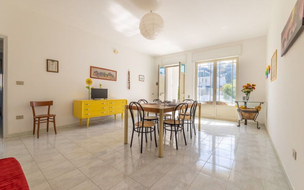 Villetta Bluette, Marina di Mancaversa: Autunno, Estate, Inverno, Primavera, Sala da pranzo, Soggiorno