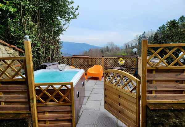 La Casa degli Artisti, Jacuzzi, Marliana: Autunno, Estate, Esterni, Primavera
