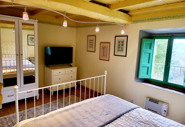 La Casa degli Artisti, Jacuzzi, Marliana: Autunno, Camera da letto, Estate, Primavera