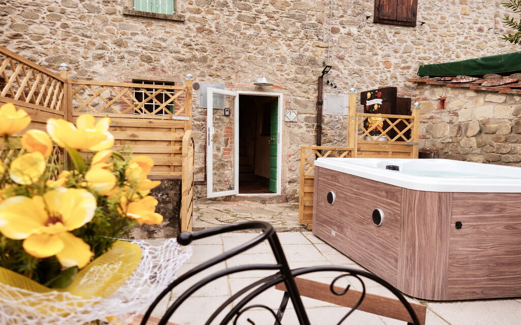 La Casa degli Artisti, Jacuzzi, Marliana: Autunno, Balcone / Terrazza / Patio, Estate, Piscina, Primavera