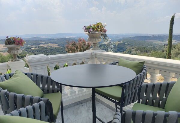 Villa Elisa: Balcony / Terrace / Patio, Building Exterior