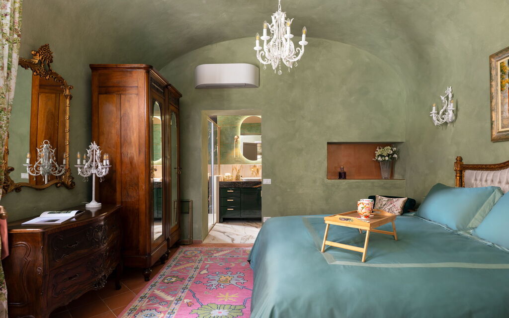 Villa Elisa: Green bedroom
Ground Floor Double Bedroom with ensuite bathroom (shower)