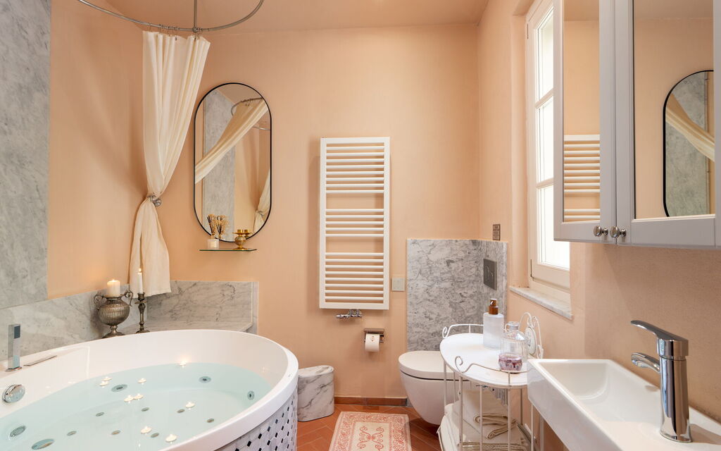 Villa Elisa: Bathroom, Hot Tub