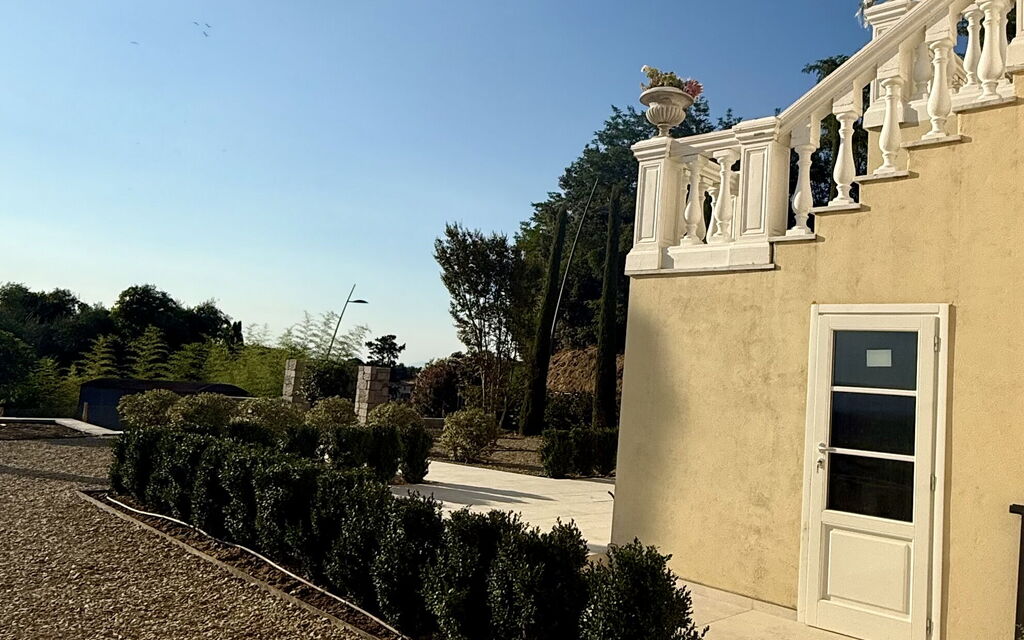 Villa Elisa: all'aperto, Esterni
