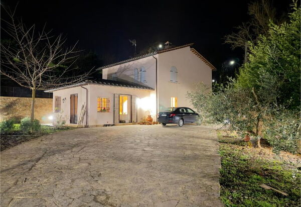 Villa Montepulciano Vineyard: Autumn, Main Entrance, Spring, Summer