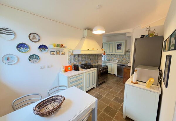 Villa Montepulciano Vineyard: Autumn, Kitchen, Spring, Summer