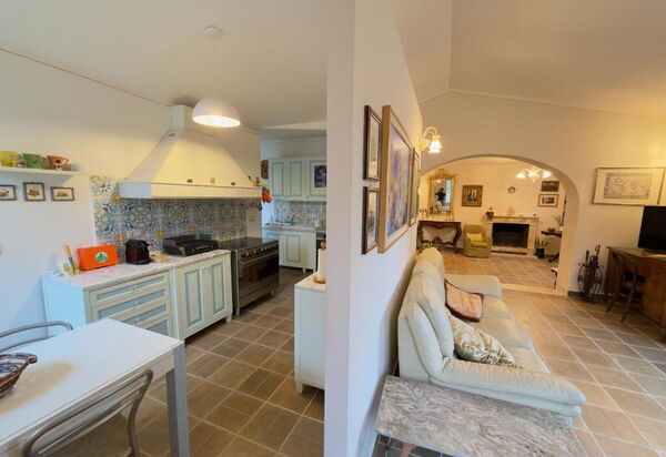 Villa Montepulciano Vineyard: Autumn, Kitchen, Spring, Summer