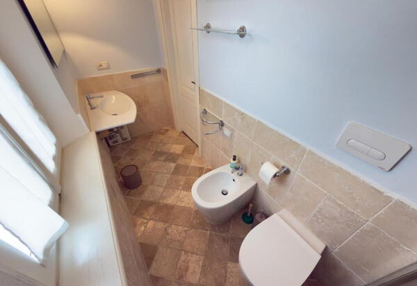 Villa Montepulciano Vineyard: Autumn, Bathroom, Spring, Summer