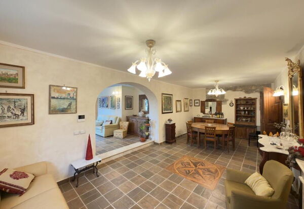 Villa Montepulciano Vineyard: Autumn, Living Room, Spring, Summer