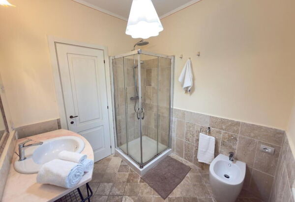 Villa Montepulciano Vineyard: Autumn, Bathroom, Spring, Summer