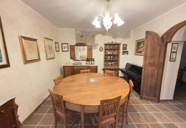 Villa Montepulciano Vineyard: Autumn, Living Room, Spring, Summer