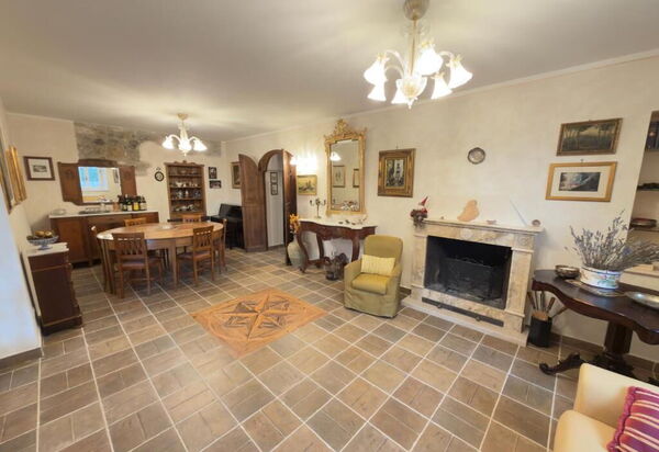 Villa Montepulciano Vineyard: Autumn, Living Room, Spring, Summer