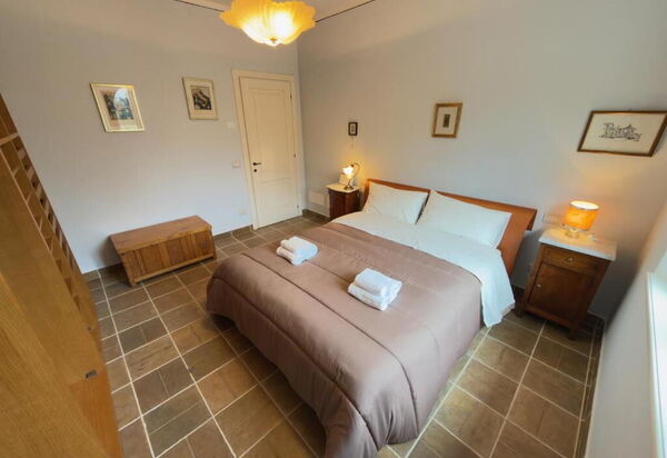 Villa Montepulciano Vineyard: Autumn, Bedroom, Spring, Summer