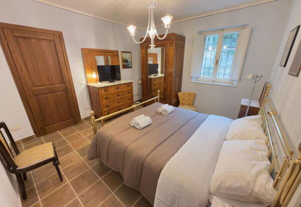 Villa Montepulciano Vineyard: Autumn, Bedroom, Spring, Summer