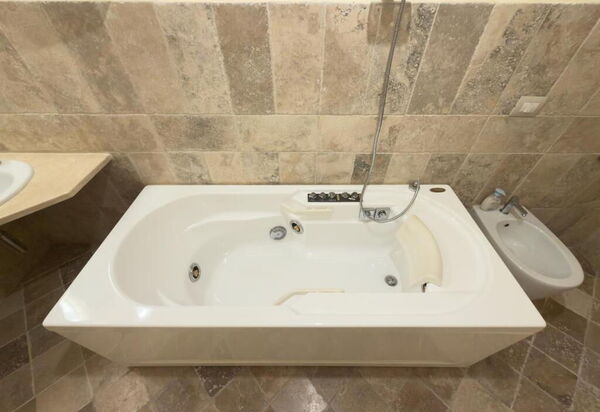 Villa Montepulciano Vineyard: Autumn, Bathroom, Spring, Summer