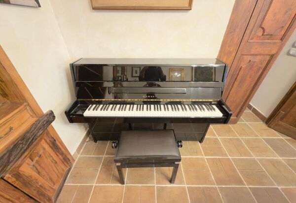 Villa Montepulciano Vineyard: Autumn, Room Detail, Spring, Summer