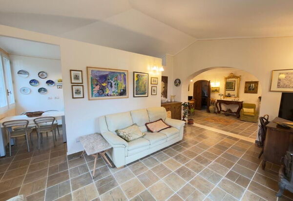 Villa Montepulciano Vineyard: Autumn, Living Room, Spring, Summer