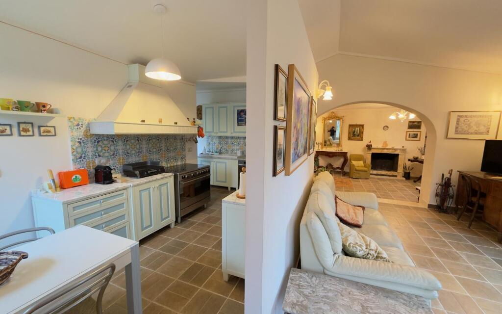 Villa Montepulciano Vineyard: Autumn, Kitchen, Spring, Summer