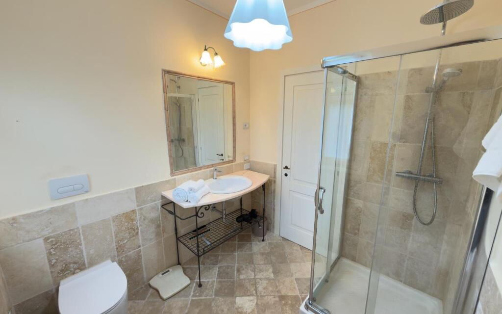 Villa Montepulciano Vineyard: Autumn, Bathroom, Spring, Summer