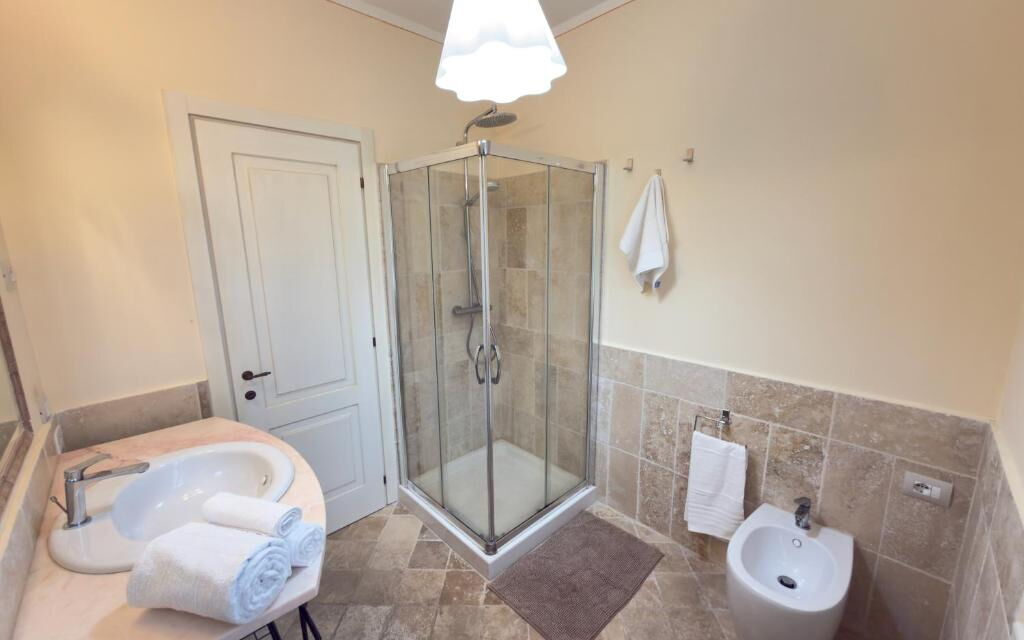 Villa Montepulciano Vineyard: Autumn, Bathroom, Spring, Summer