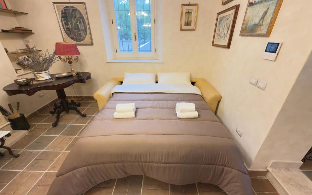 Villa Montepulciano Vineyard: Autumn, Living Room, Spring, Summer