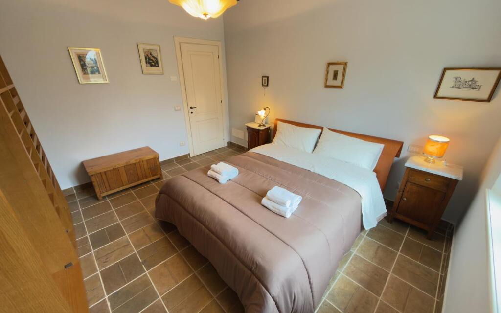 Villa Montepulciano Vineyard: Autumn, Bedroom, Spring, Summer