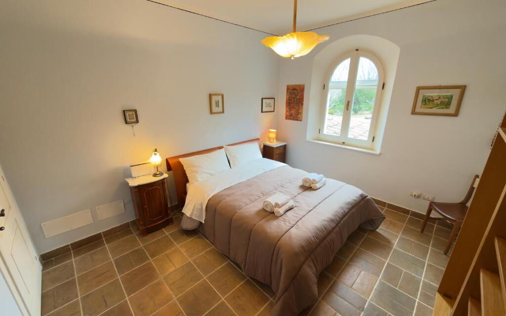 Villa Montepulciano Vineyard: Autumn, Bedroom, Spring, Summer