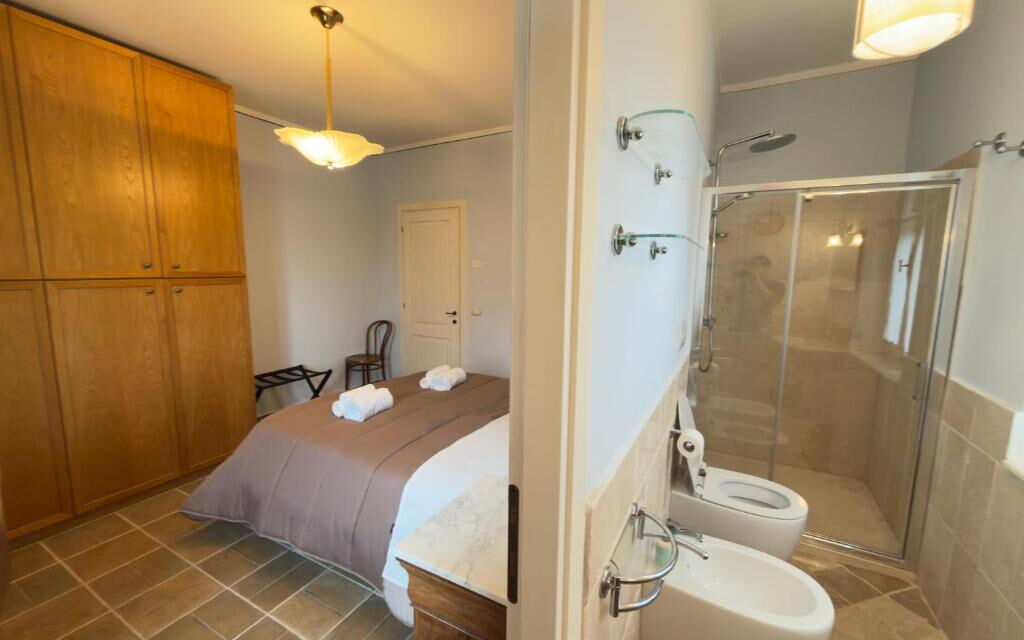 Villa Montepulciano Vineyard: Autumn, Bedroom, Spring, Summer