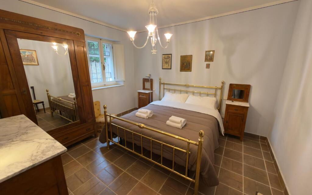 Villa Montepulciano Vineyard: Autumn, Bedroom, Spring, Summer